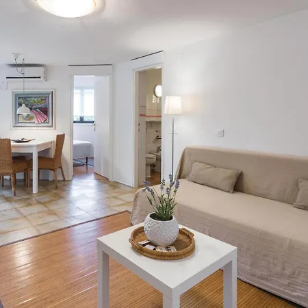 Apartment Pet Friendly Apartment In Pula With Wifi *
