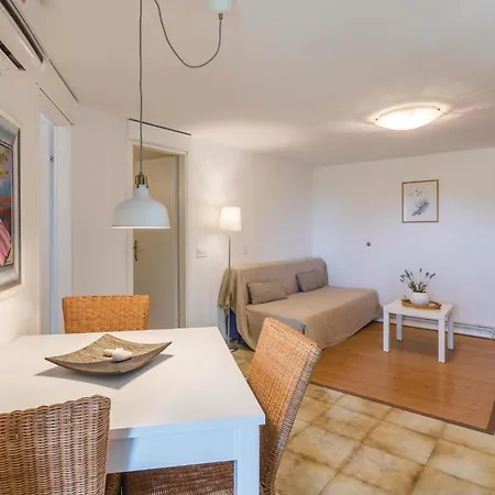 Pet Friendly Apartment In Pula With Wifi Apartment *
