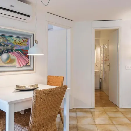 Apartment Pet Friendly Apartment In Pula With Wifi *