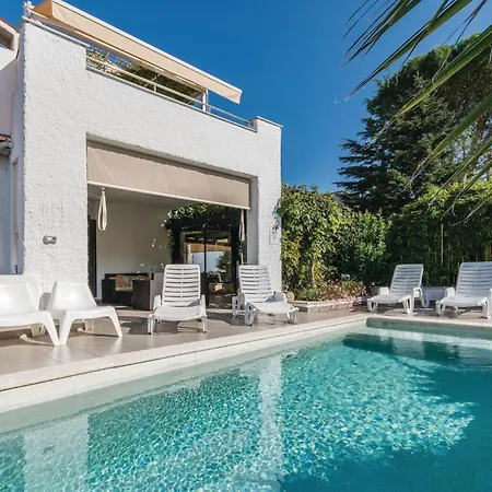 Pet Friendly Apartment In Pula With Wifi